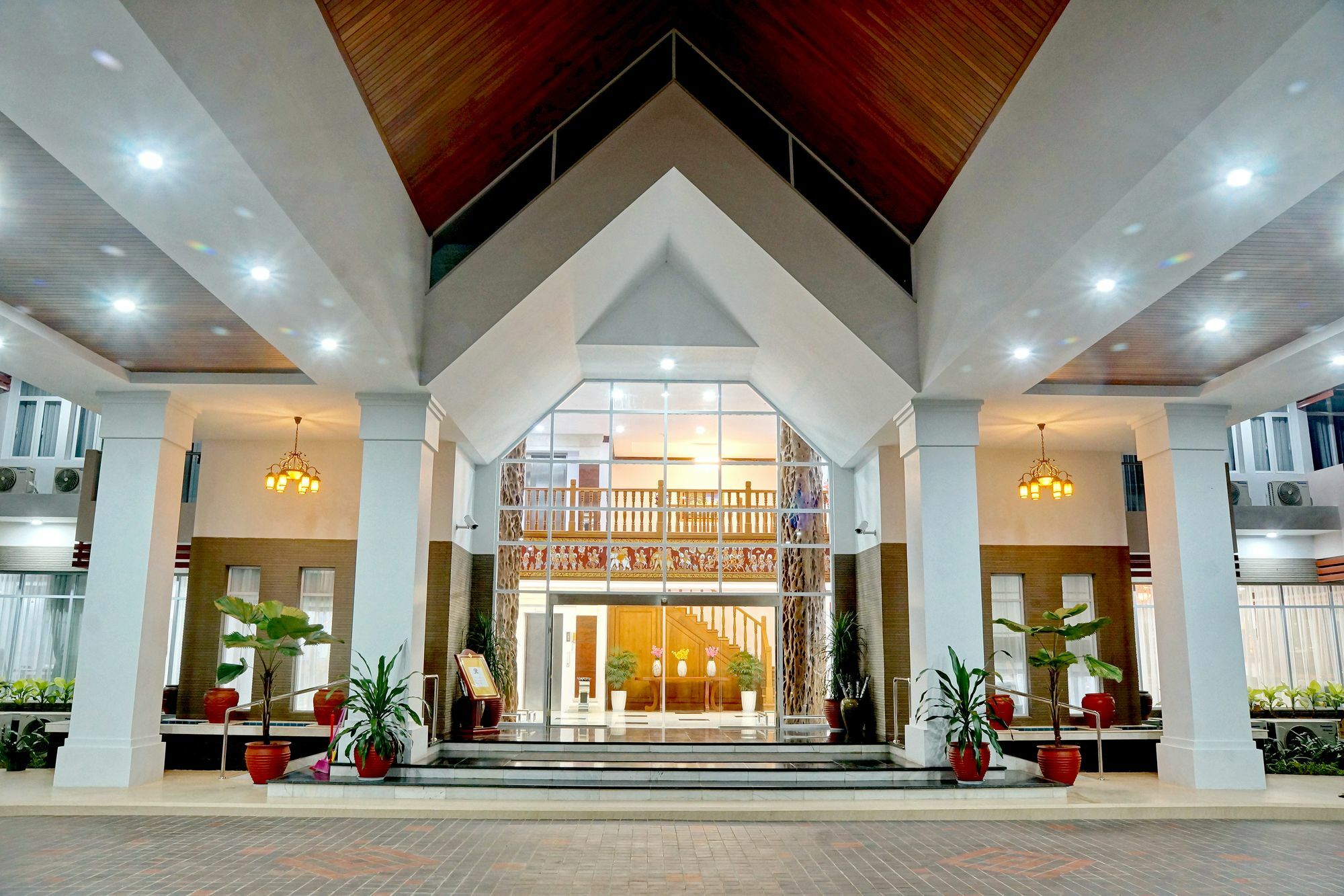 The Regency Hotel Pagan Exteriér fotografie